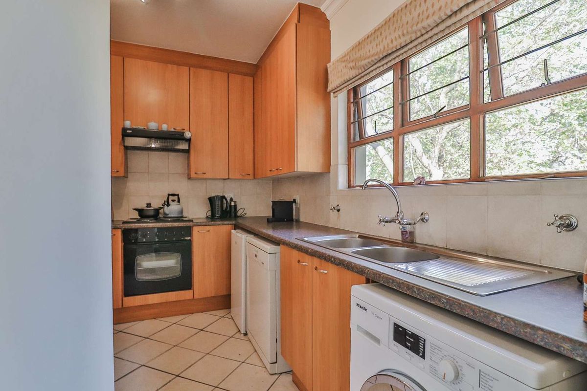 Lovely 2 bedroom, 2 bathroom available for sale in Bryanston - Photo 3