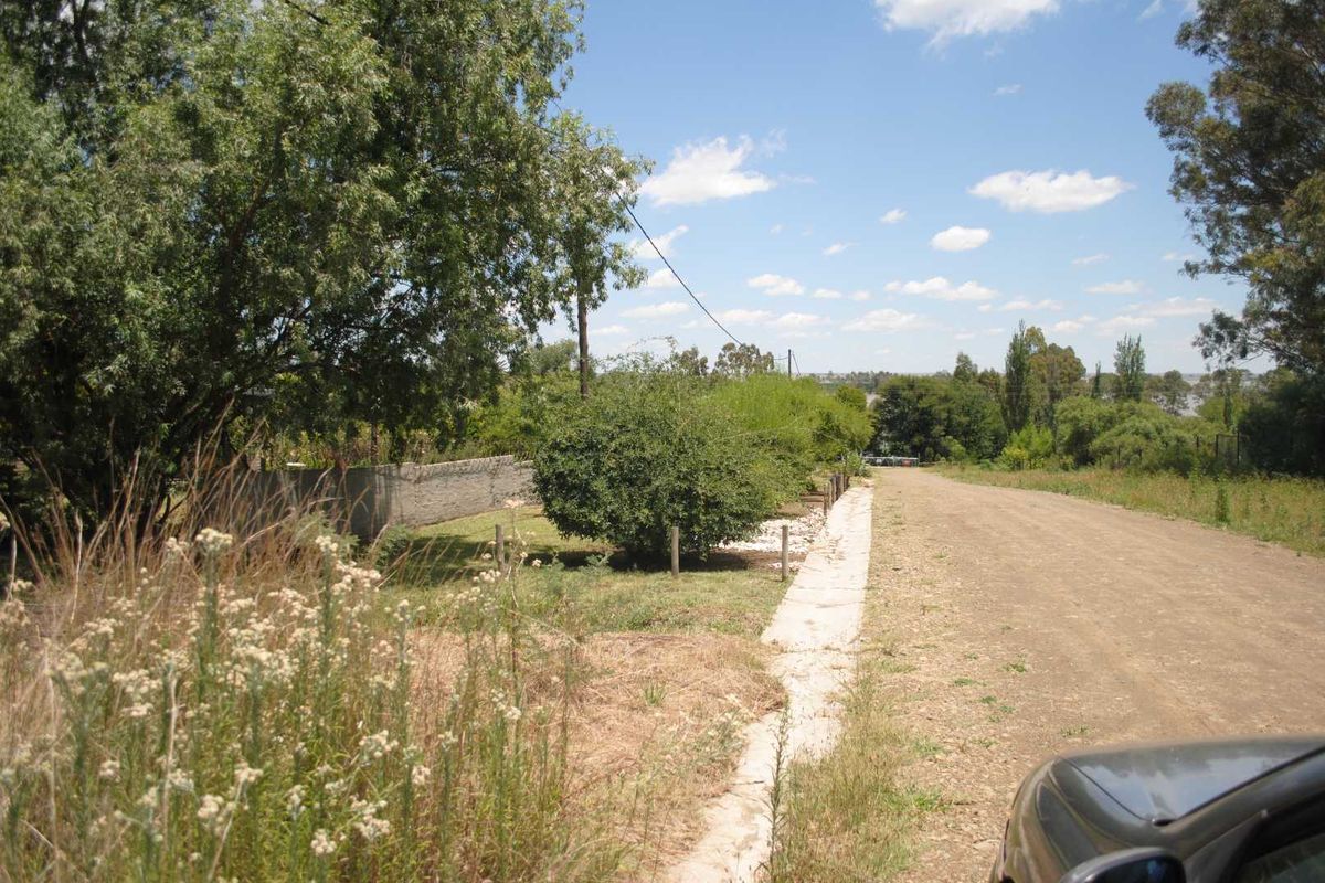 Lovely Spacious clean stand - Photo 3