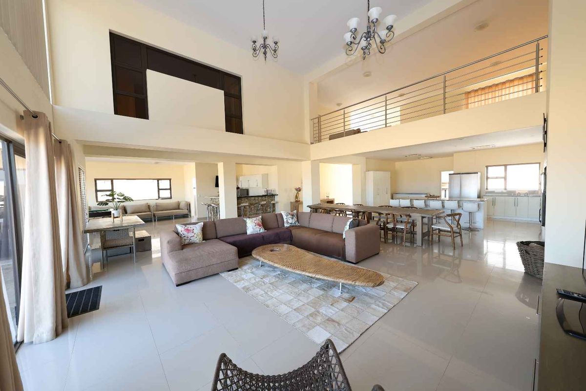 BEACHFRONT HOUSE - Photo 2