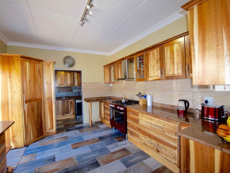 Top Billing Home! - Photo 10