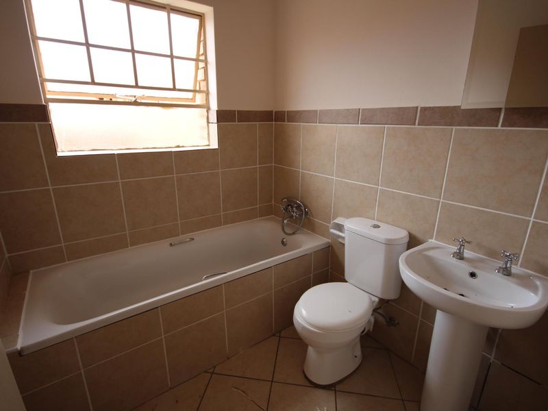 Perfect 3Bedroom 2nd floor apartment! - Photo 8