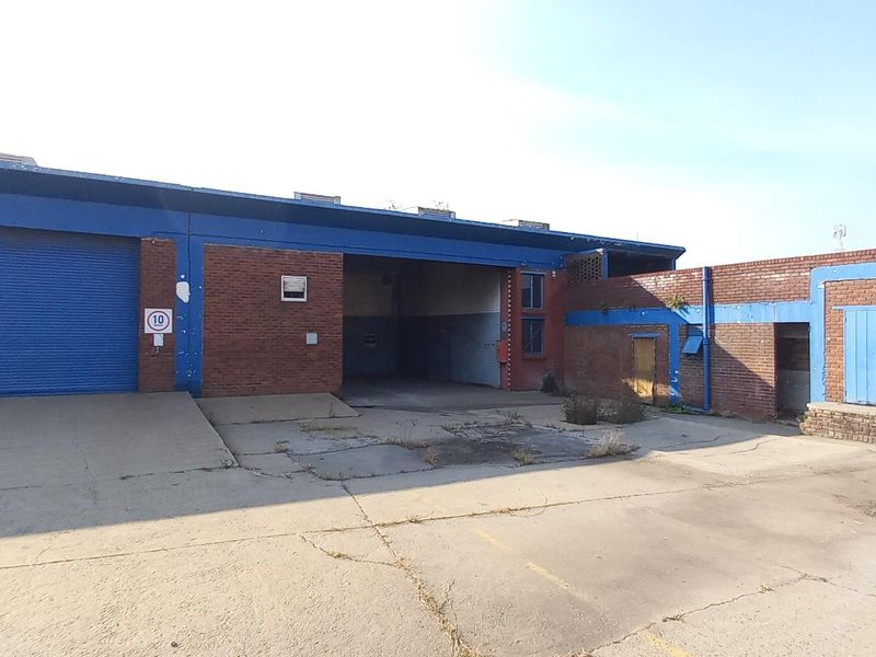 High-Exposure Industrial Facility To Let in Alrode | 4,834m2 Warehouse & 4,771m2 Yard - Photo 2