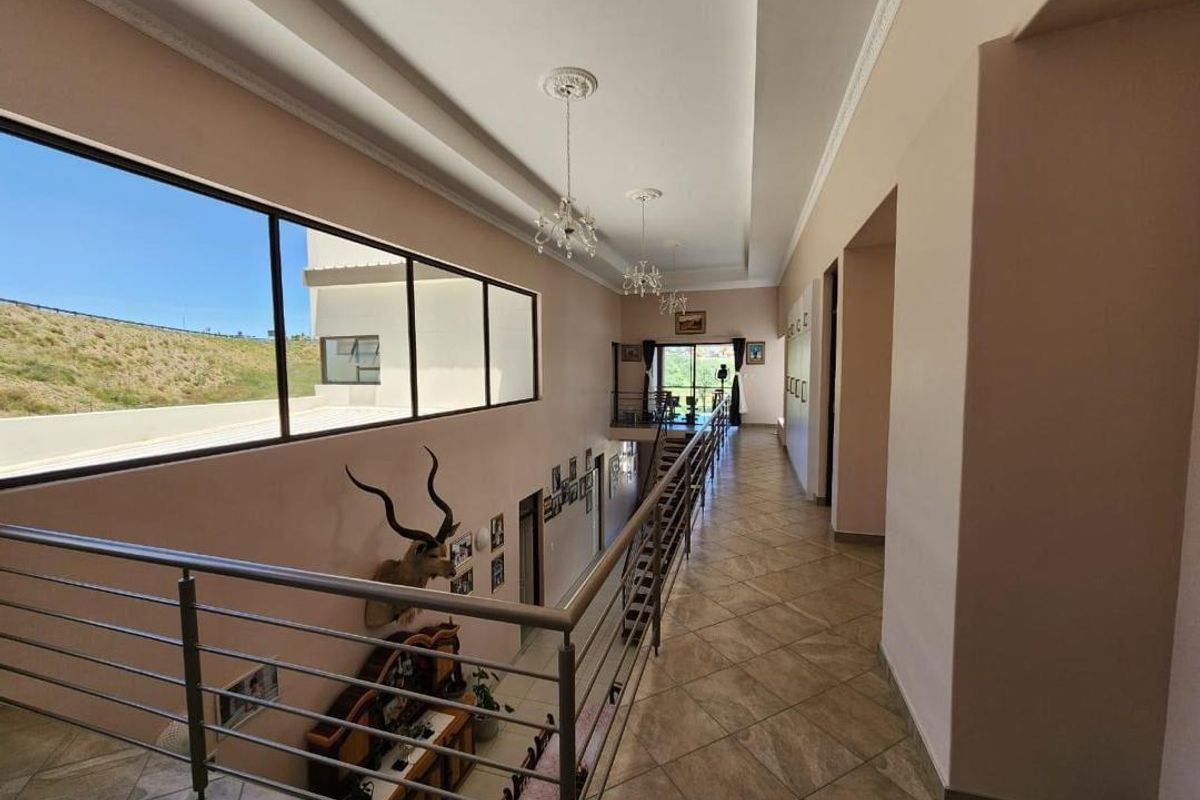 A beautiful stunning House Up For Sale!- Auasblick - Photo 4