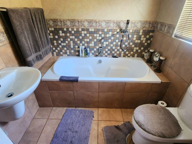 Spacious, Stylish and much more for the whole family - Photo 3