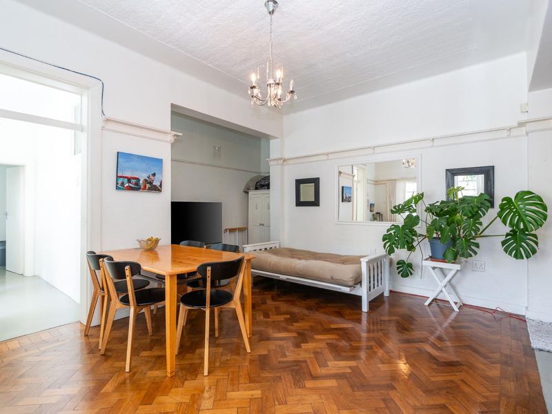 Renovated 2 Bedroom Ground Floor Unit with Garden Access - Photo 5