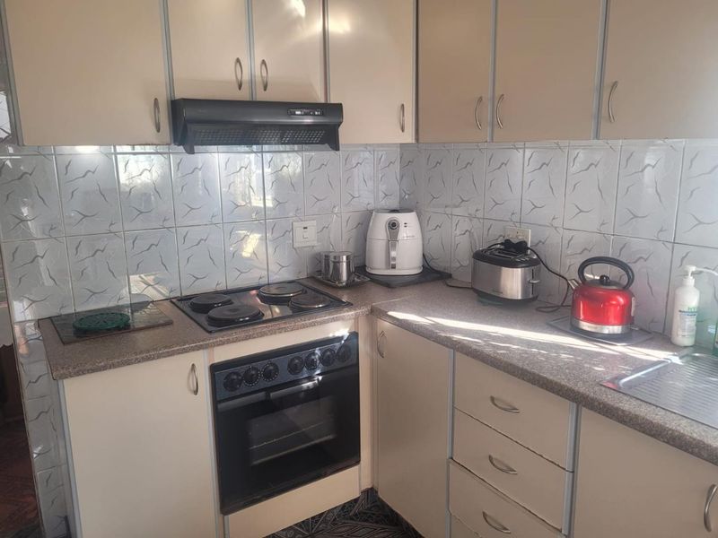 2-Bedroom Rental with 3 Parking Spaces in Arena Park - Photo 6