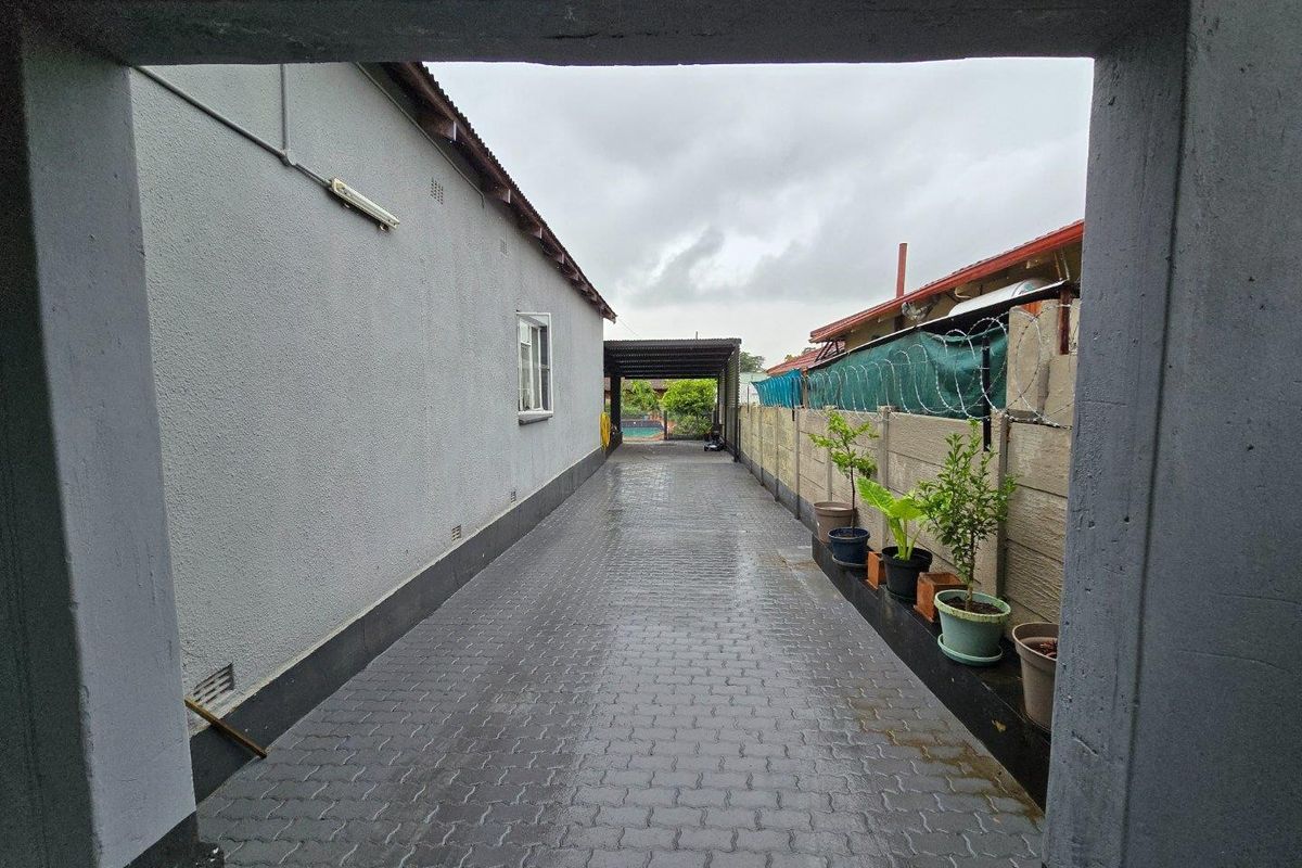 House For Sale in Florentia, Alberton - Photo 3