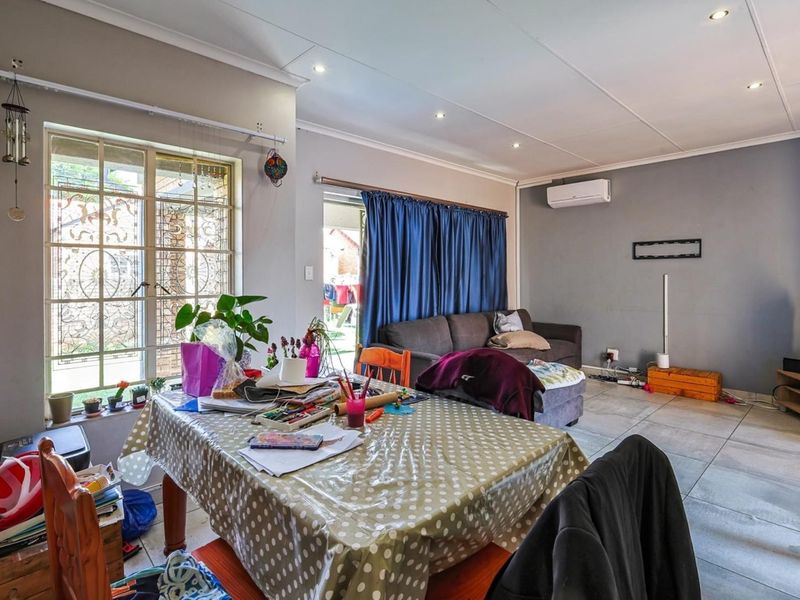 Modern 3-Bed, 2-Bath Townhouse in Secure Estate - Photo 6