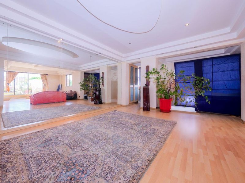 Perfect Penthouse in this Heritage Complex "Gleneagles" with Views! - Photo 8