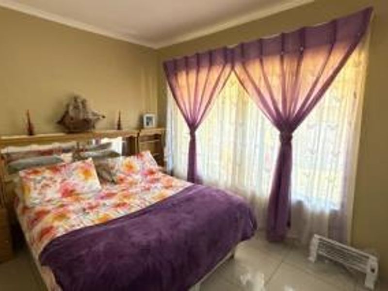 2 BEDROOM UPSTAIRS TOWNHOUSE FOR SALE IN MEREDALE, JOHANNESBURG SOUTH - Photo 9