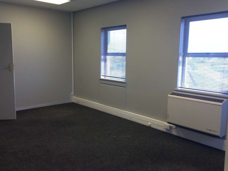 First floor office vacancy, close to Greenacres! - Photo 5