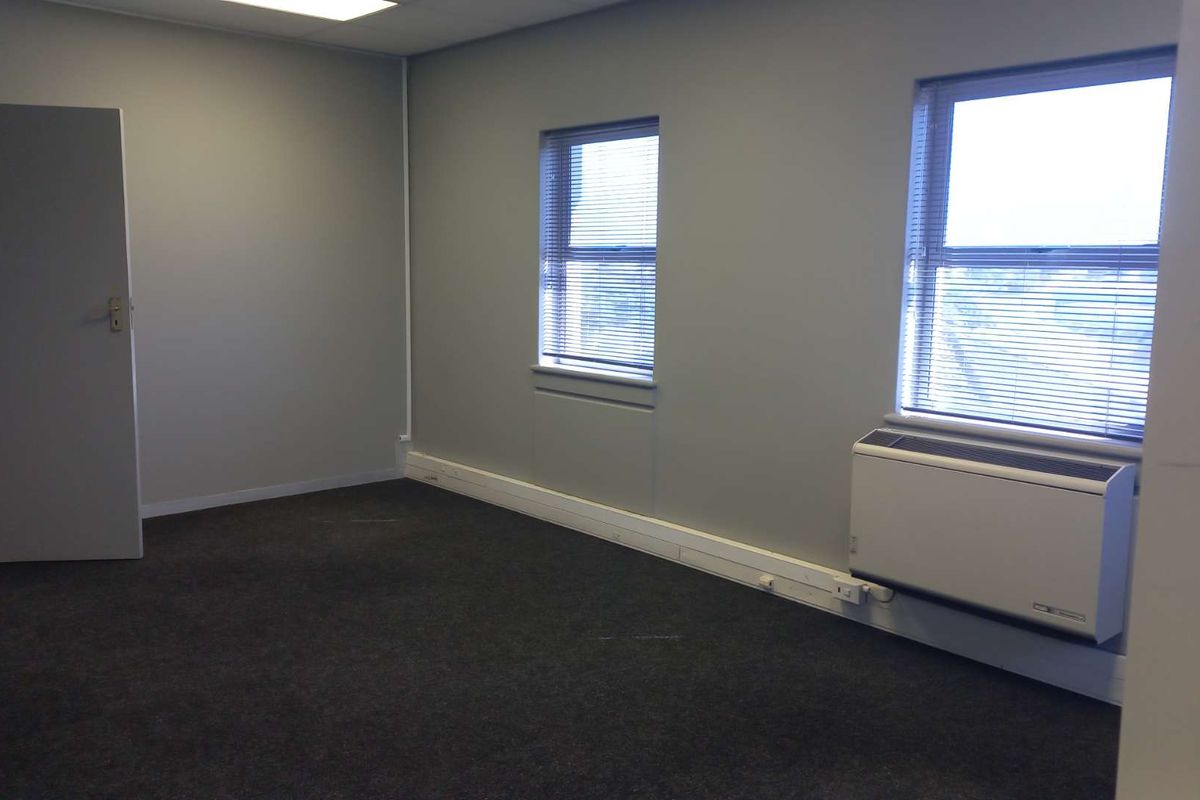 First floor office vacancy, close to Greenacres! - Photo 5