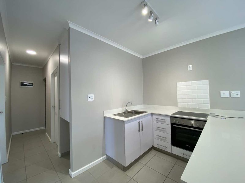 Stylish First-Floor 2-Bed, 2-Bath Apartment in Waterfall - Photo 3