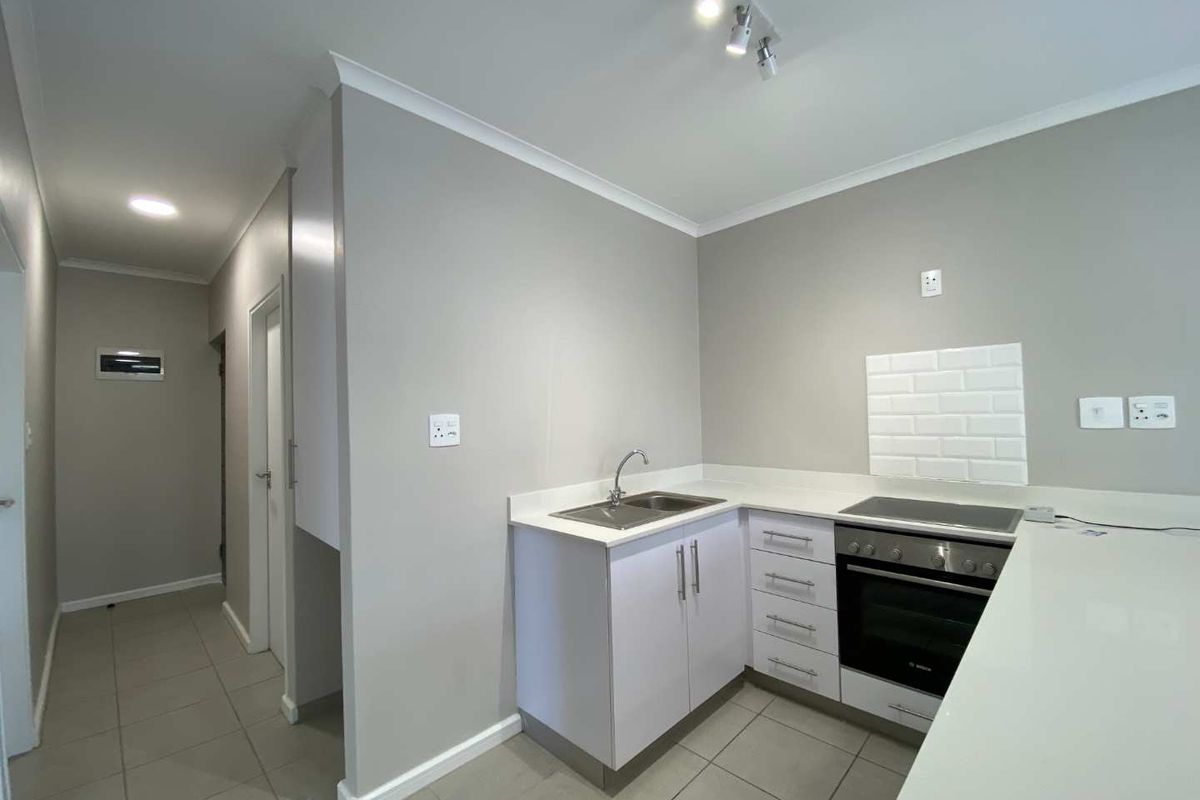 Stylish First-Floor 2-Bed, 2-Bath Apartment in Waterfall - Photo 3