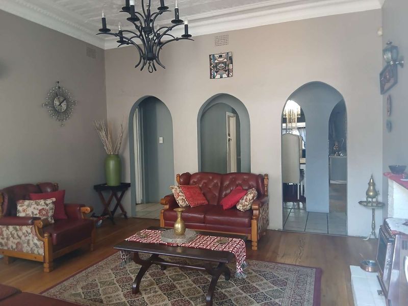 Family Home with three Cottages for Sale - Photo 4