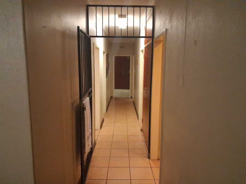 Spacious Family Home with Excellent Entertainment Areas on Silverton Ridge - Photo 9