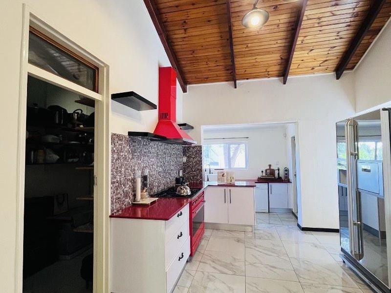 BEAUTIFUL 4 BEDROOM HOME FOR SALE IN SOUGHT-AFTER EROS |N$ 4,950,000 (excluding costs) - Photo 9