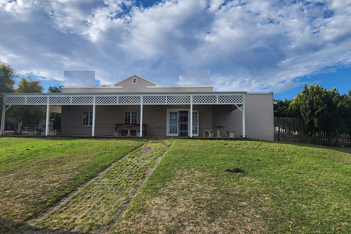 WELL LOCATED INCOME GENERATING PROPERTY - Photo 2