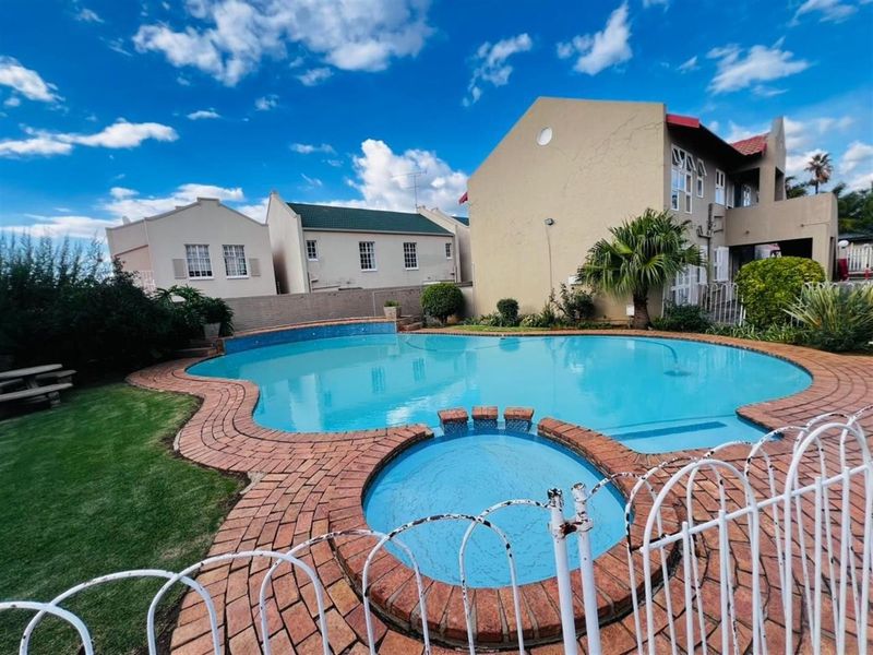 Apartment For Sale in New Redruth, Alberton - Photo 1