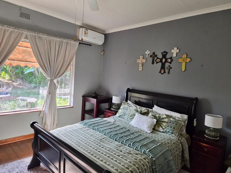 Spacious three-bedroom family home in Bluff featuring a swimming pool, lapa, and scenic garden views. Includes flatlet - Photo 9
