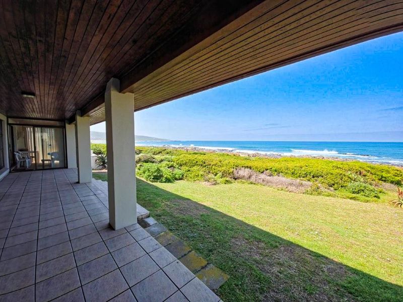 Beachfront bliss - Unmatched beachfront living awaits! - Photo 5