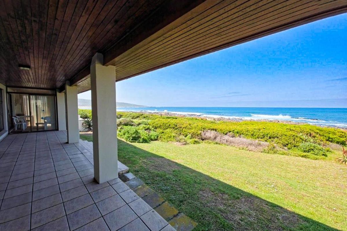 Beachfront bliss - Unmatched beachfront living awaits! - Photo 5