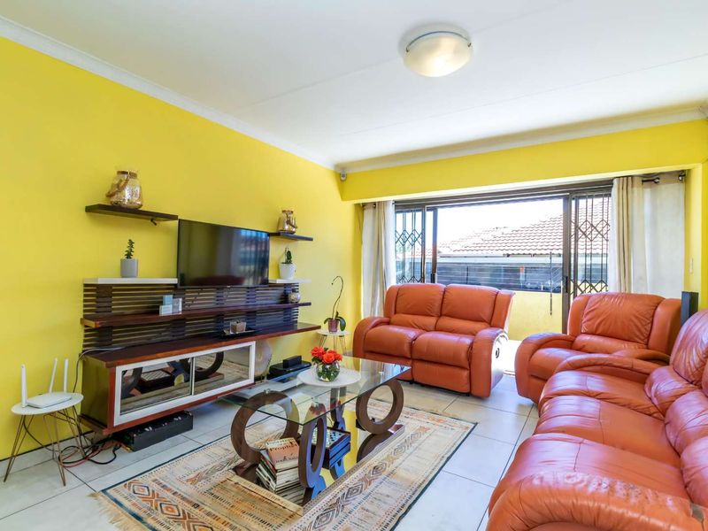 3 Bedroom, 2 bathroom House for Sale in Cosmo City - Photo 8