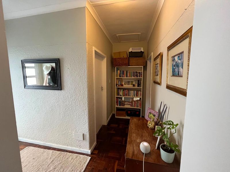 Spacious semi-furnished one bedroom apartment with garage | Kenilworth | R11 000 p/m - Photo 8