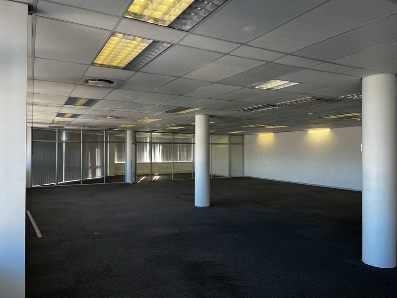 Superb Views & Air Conditioned Offices in Milnerton - Photo 9