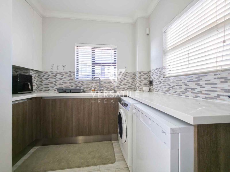Spectacular Beachfront Townhouse to Rent - Photo 9