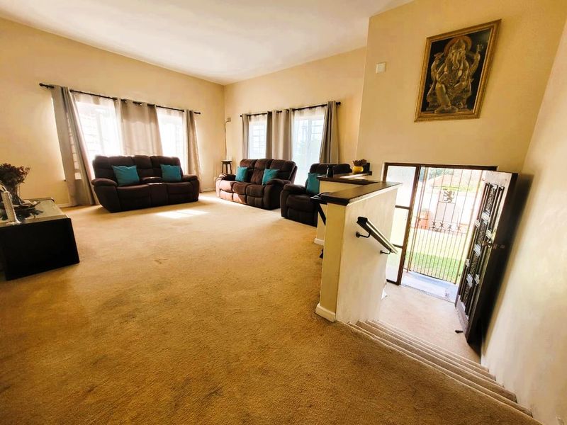 Double Volume Spacious Glenwood Home - Photo 6