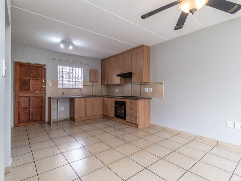 3 Bed 2.5 Bath Duplex To Let in Wilgeheuwel - Photo 6