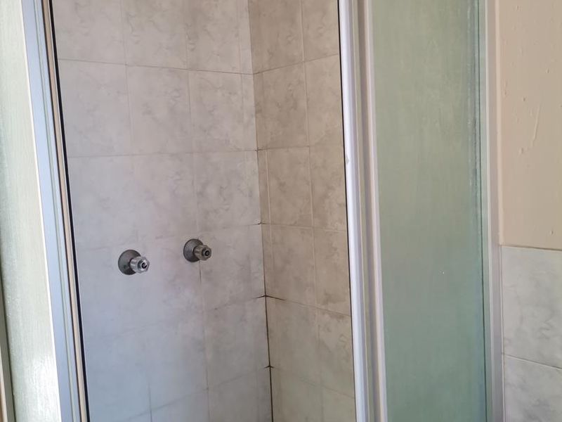 Bachelor Apartment for Sale in ParkView Apartments Boksburg - Photo 8