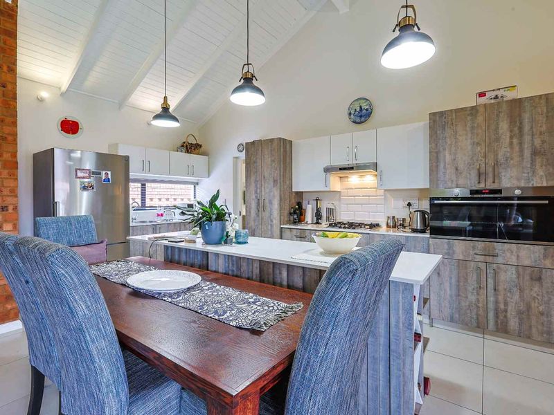 Stunning 2 Bedroom View Unit in The Retreat - Photo 9