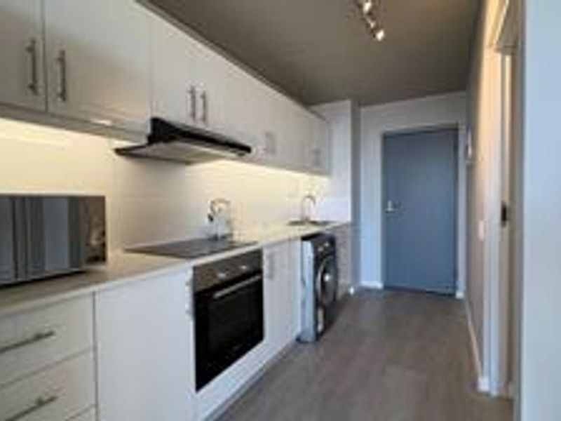 Semi-Furnished One Bedroom Apartment - Obs Court, Observatory - Photo 2