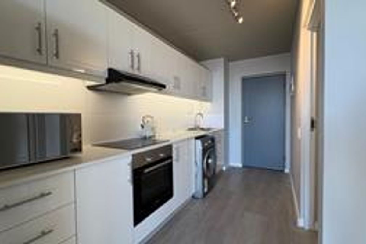 Semi-Furnished One Bedroom Apartment - Obs Court, Observatory - Photo 2