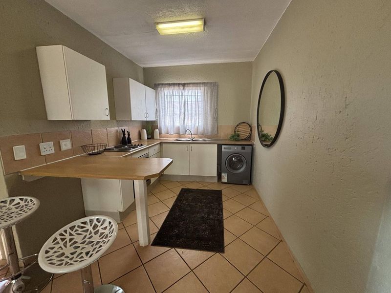 2 Bedroom 1 Bathroom Townhouse For sale in Princess Roodepoort - Photo 6