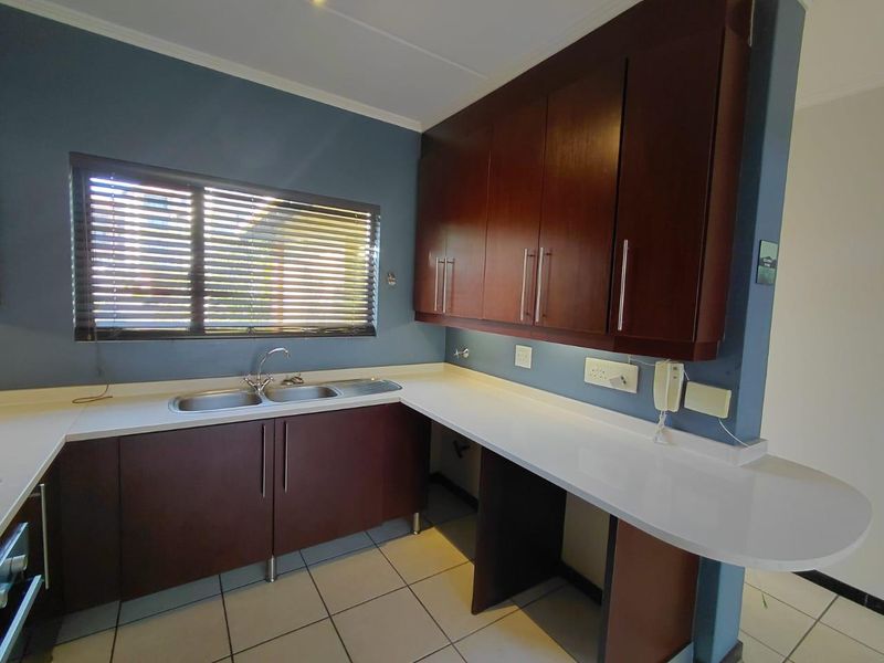 Spacious Loft Apartment with Spectacular Views in The Kanyin Estate - Photo 6