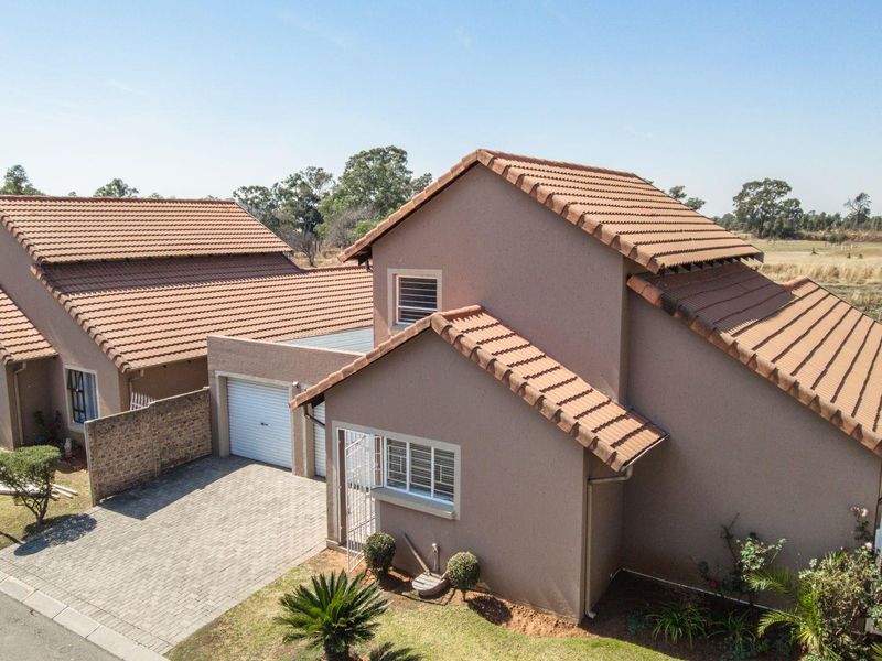 3 Bedroom Townhouse in Blue Lakes Estate. - Photo 3