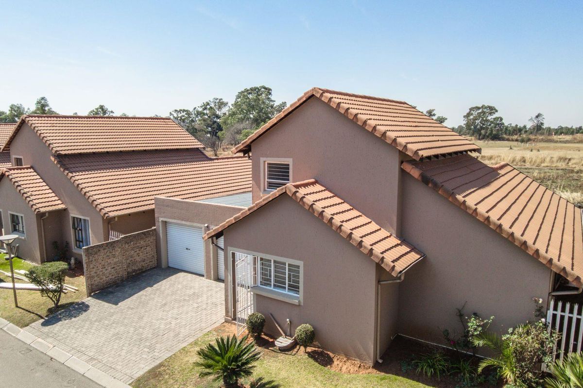 3 Bedroom Townhouse in Blue Lakes Estate. - Photo 3