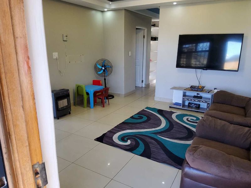 Modern fabulous spaces 3bedroom, family house, with morning fresh sea breeze,  with excellent security and big outside area - Photo 10