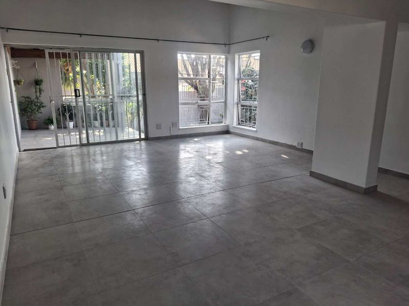 A BEAUTIFULLY RENOVATED TWO BEDROOM SIMPLEX - Photo 7