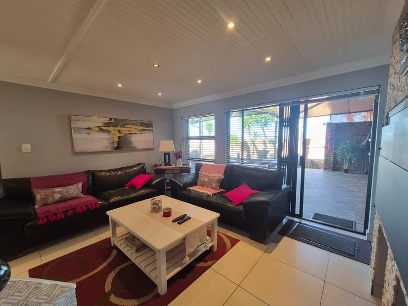 Modern Coastal Living in the Heart of Hartenbos on the Garden Route - Photo 10