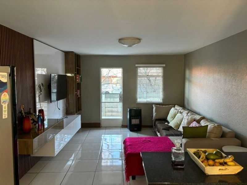 Ground-Floor Comfort and Style in Sought-After Saxonhof - Photo 5