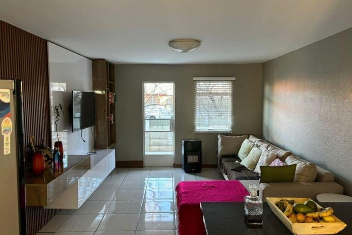 Ground-Floor Comfort and Style in Sought-After Saxonhof - Photo 5