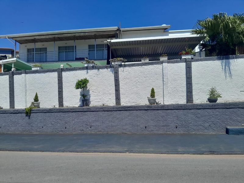 4 Bedroom House for sale in Silverglen - Photo 2