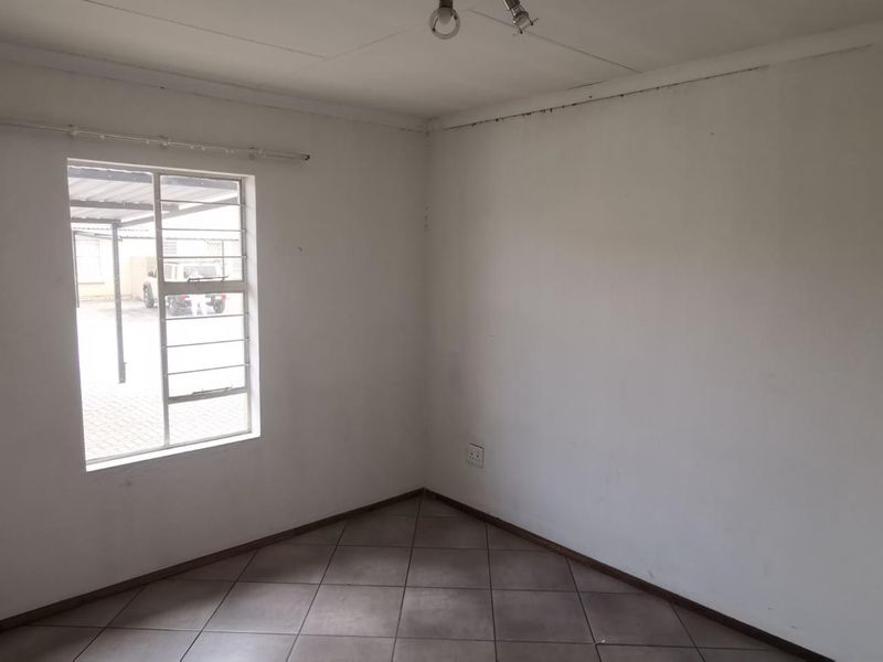 Spacious & Bright: Perfect 2-Bedroom Living - Photo 5