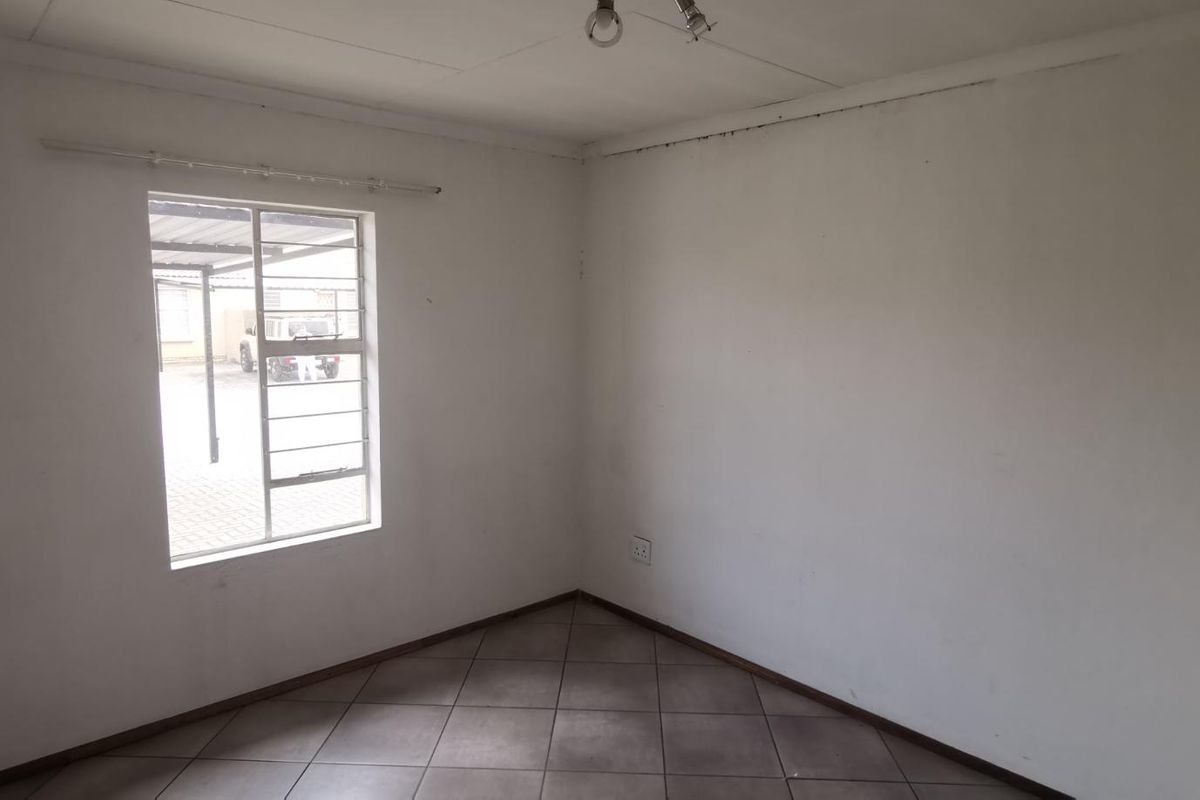 Spacious & Bright: Perfect 2-Bedroom Living - Photo 5