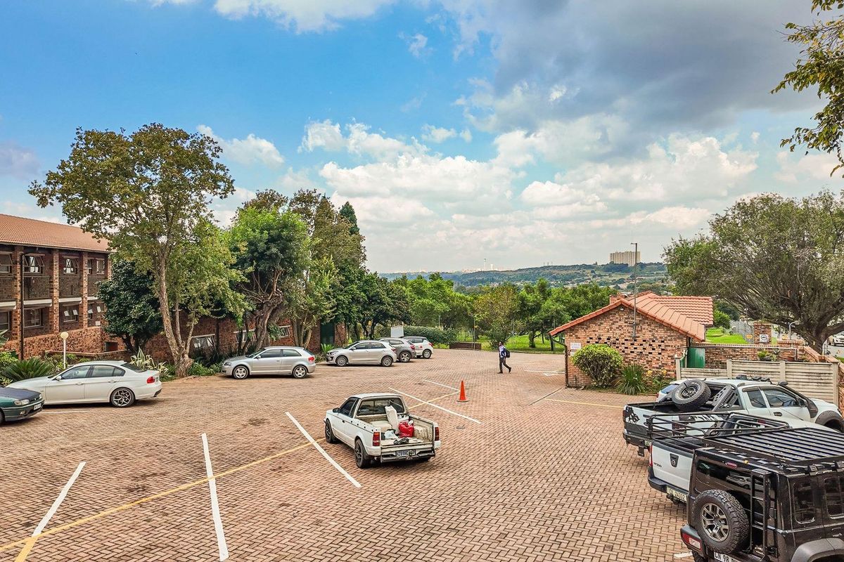 Turnkey investment opportunity in Bergendal, Northcliff. - Photo 5