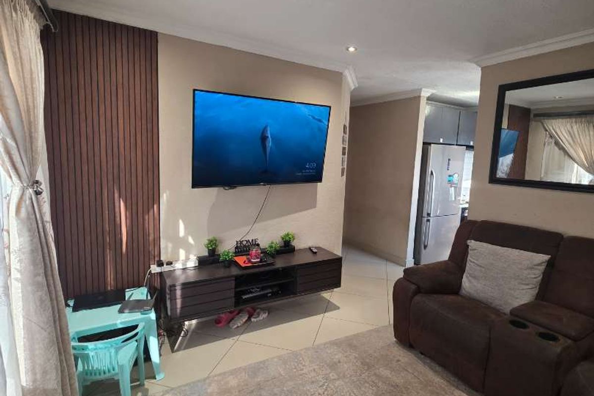 Luxury 3-Bedroom home with modern finishes for sale in Mahube Valley, - Photo 5